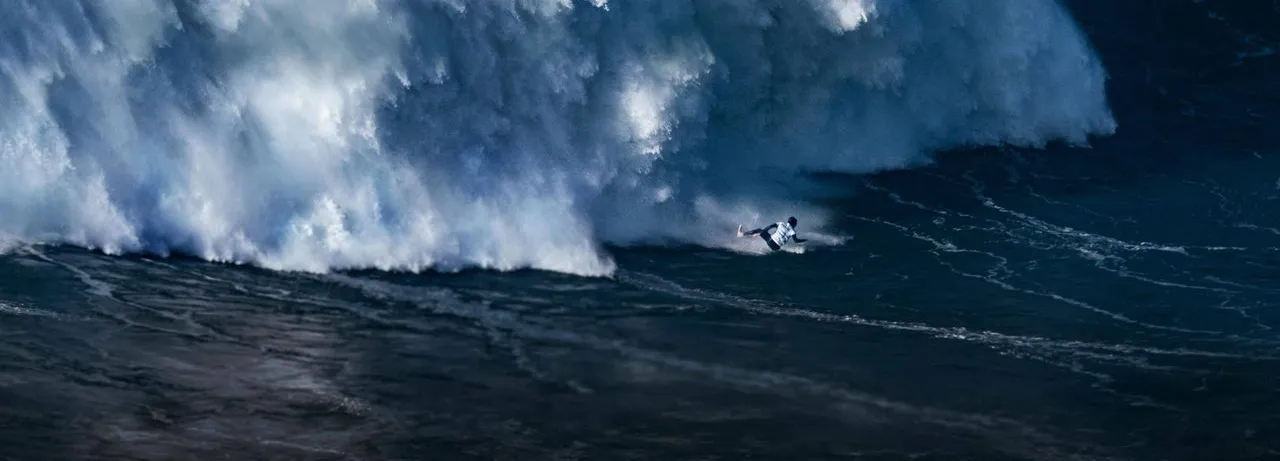 100 Foot Wave