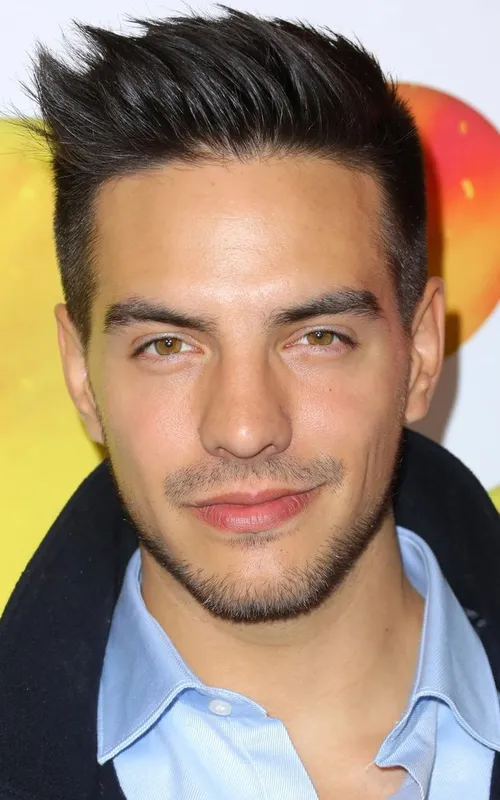 Vadhir Derbez