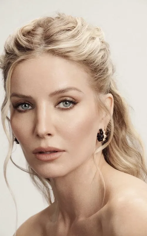 Annabelle Wallis