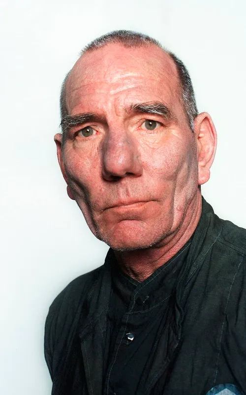 Pete Postlethwaite