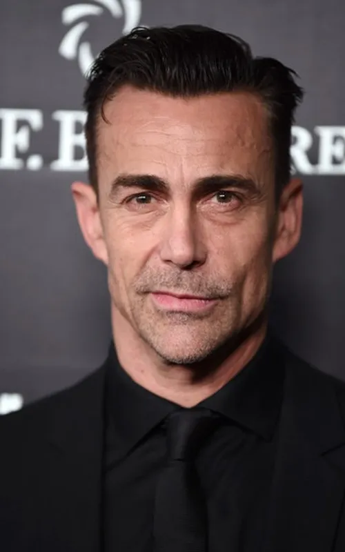 Daniel Bernhardt