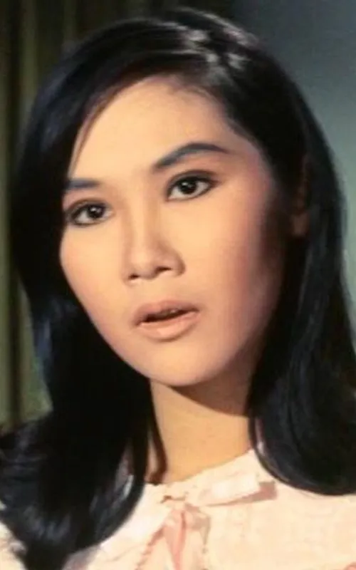 Maggie Lee
