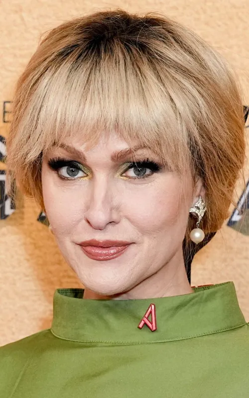 Jenn Lyon