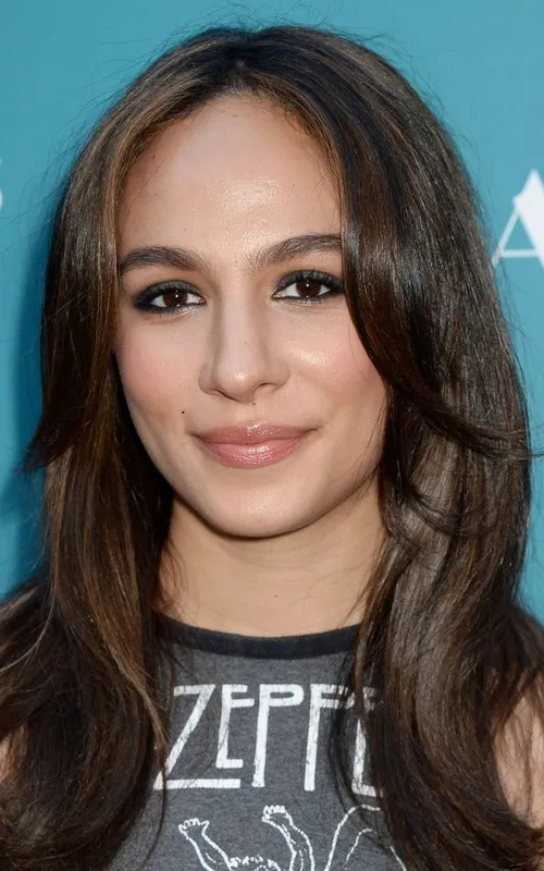 Aurora Perrineau