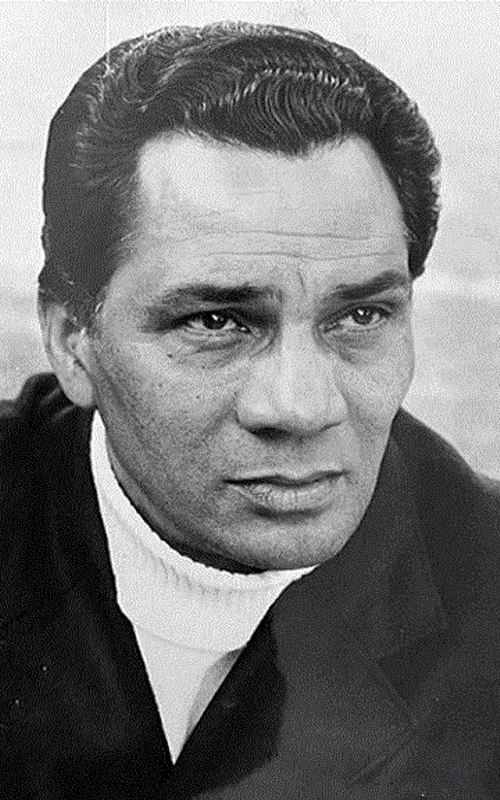 Enrique Lucero