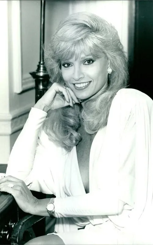 Lois Hamilton
