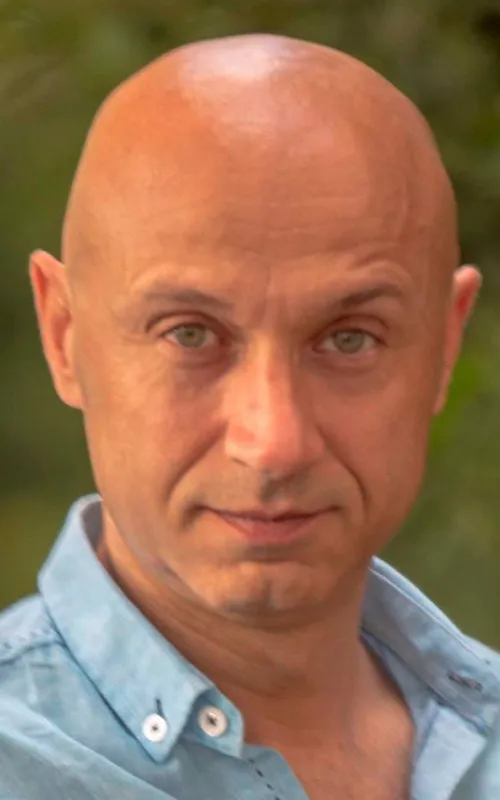 Suat Güzey