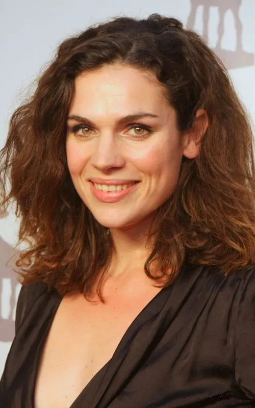 Anna Drijver