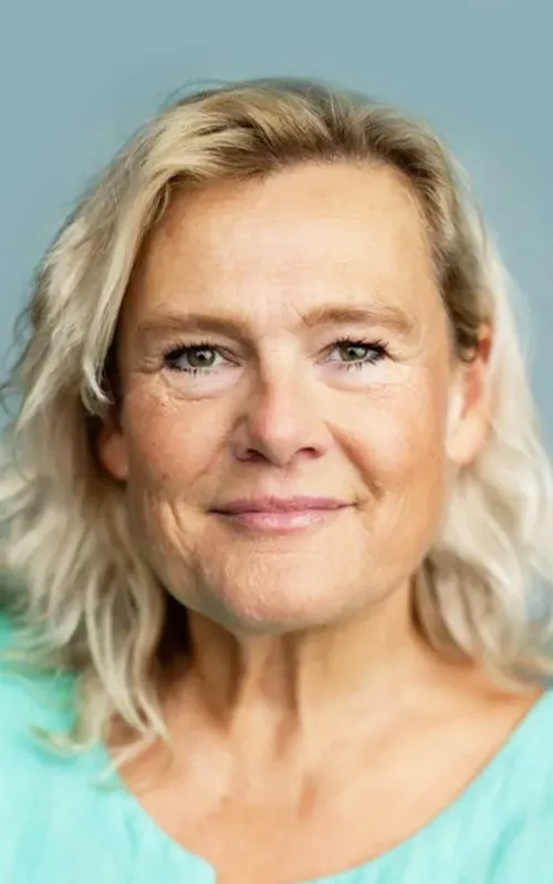 Ella Kenion