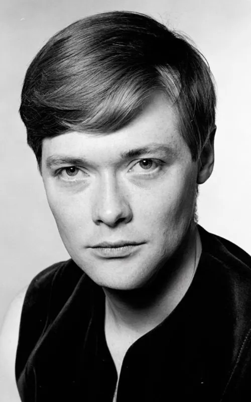 Simon Ward