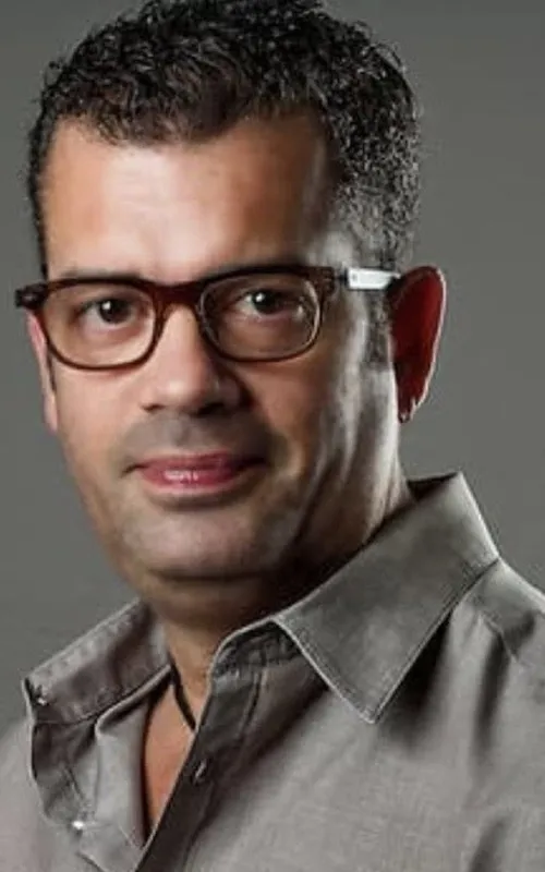 Roger Zayas-Bazán