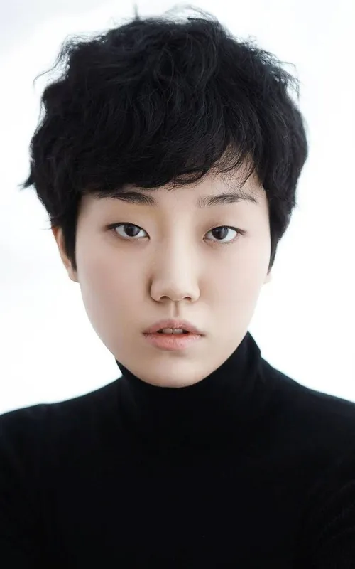 Lee Zoo-young