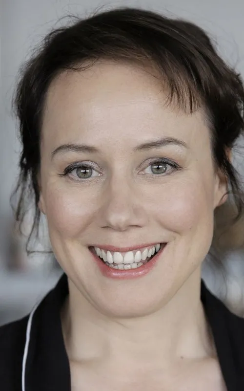 Eva Löbau