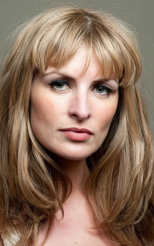 Lesley Harcourt