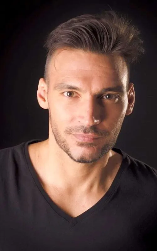 César Oliver