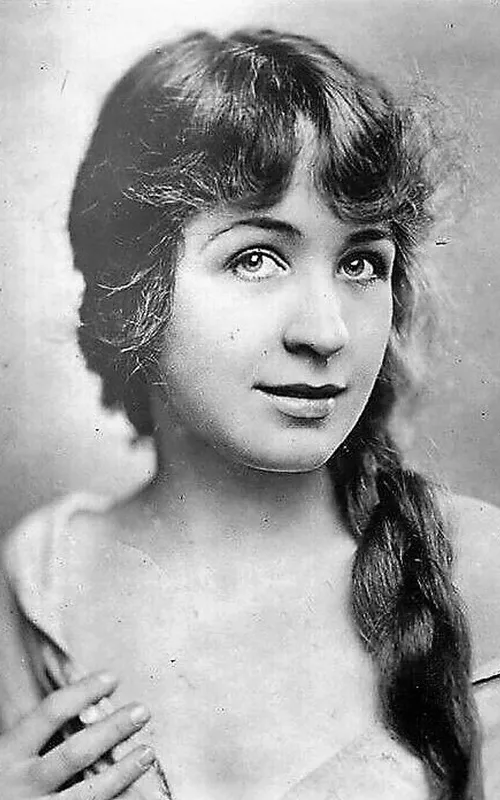 Helen MacKellar