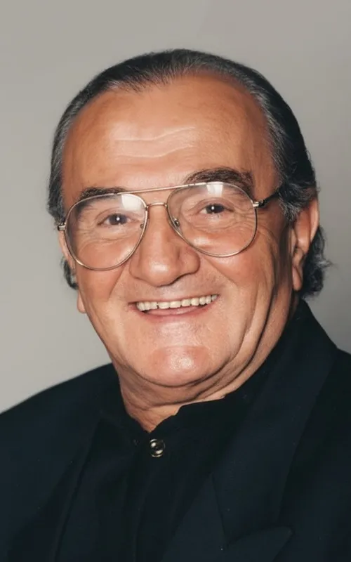 İsmet Ay