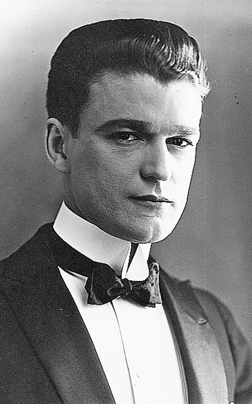 Wallace MacDonald