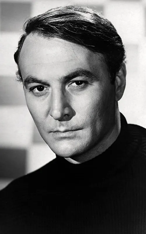 Robert Loggia