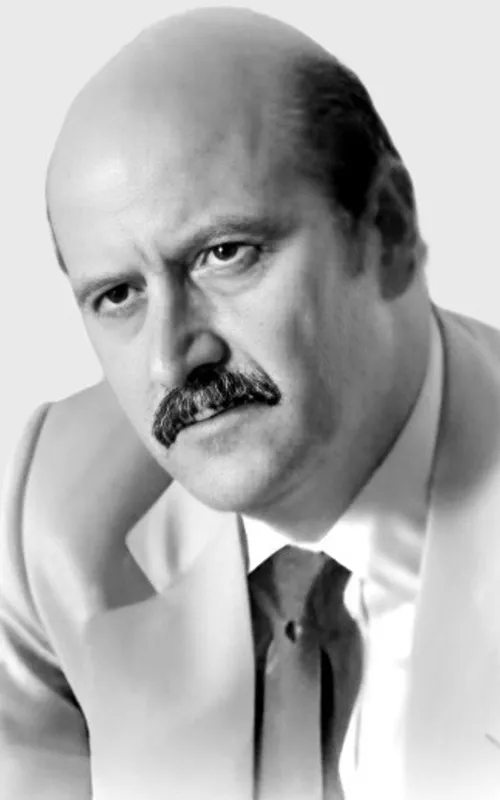 Agustín González