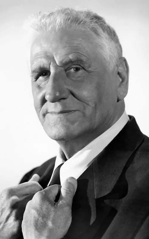 Finlay Currie