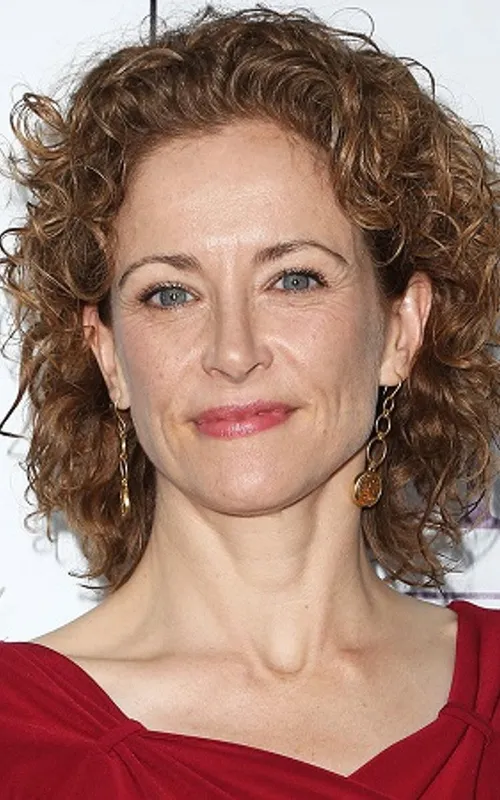 Leslie Hope