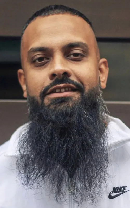 Guz Khan
