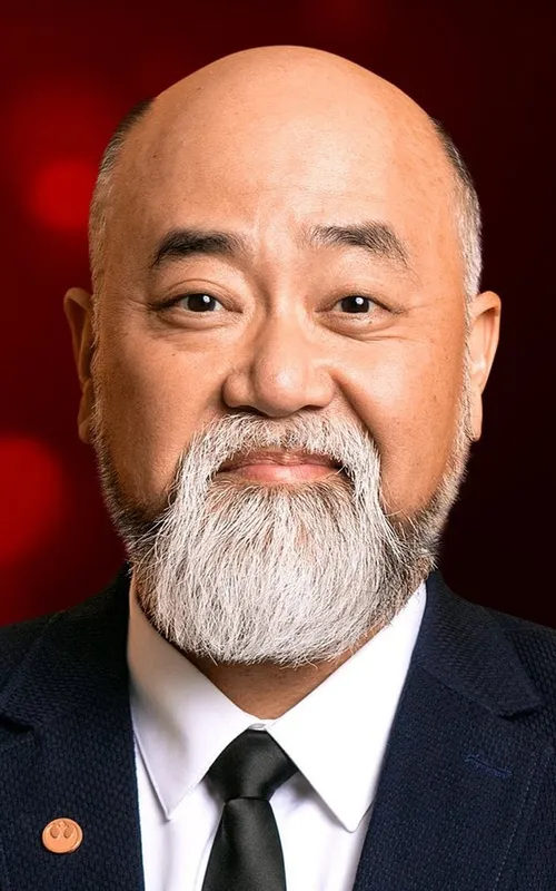 Paul Sun-Hyung Lee