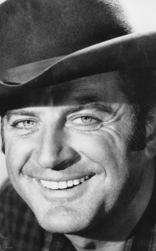 Brad Dexter