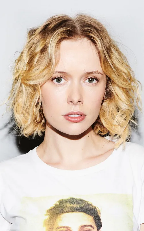 Amelia Eve