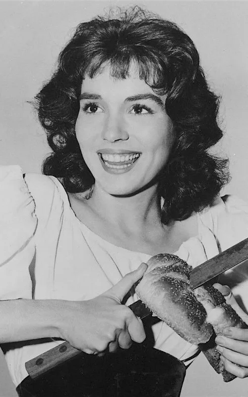 Zohra Lampert