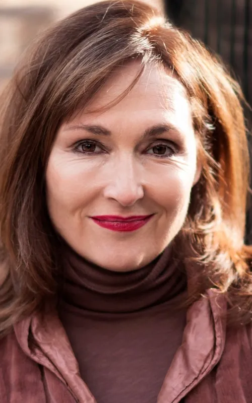Nora Dunn