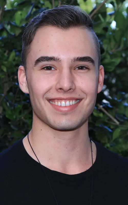 Evan Henzi