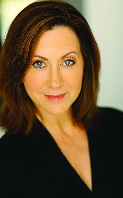 Leslie Castay
